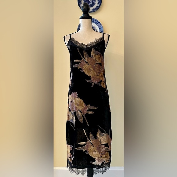 Band of Gypsies | Black Floral Velvet Midi Slip Dress - Picture 3 of 9